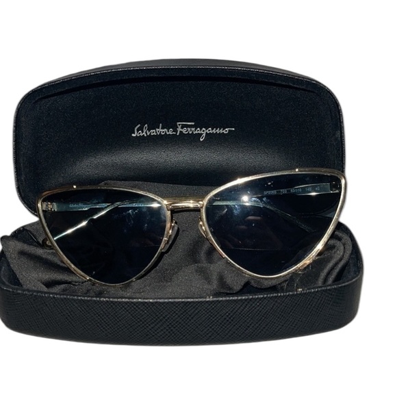 Salvatore Ferragamo gold rimmed cat eye aviators gold with case like new - Picture 1 of 14